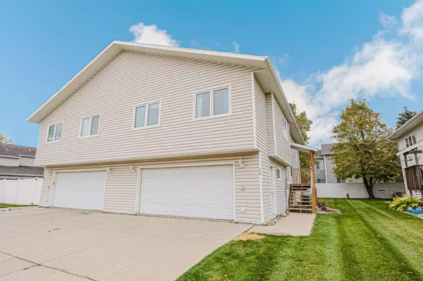 52 Pinewood BLVD, West Fargo, ND 58078