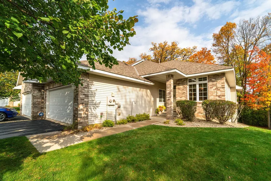 5096 E Oak Point DR, Prior Lake, MN 55372