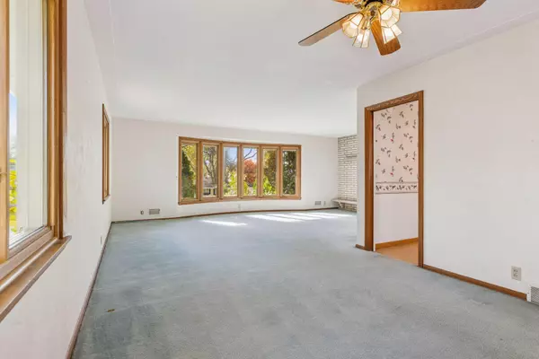 Edina, MN 55435,4436 Claremore DR