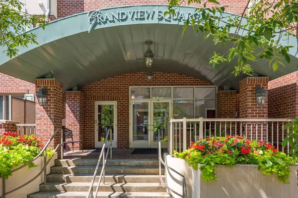 5250 Grandview Square #2402, Edina, MN 55436
