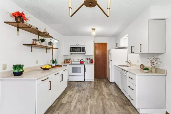 1923 Fox Ridge DR #B, West Saint Paul, MN 55118