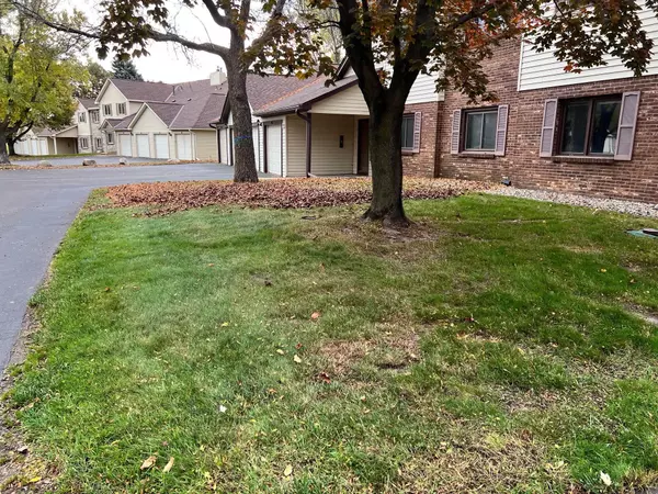 West Saint Paul, MN 55118,1923 Fox Ridge DR #B