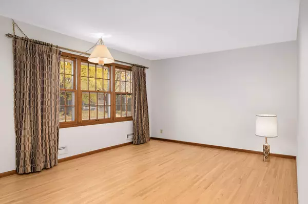 Bloomington, MN 55431,8256 Beard RD