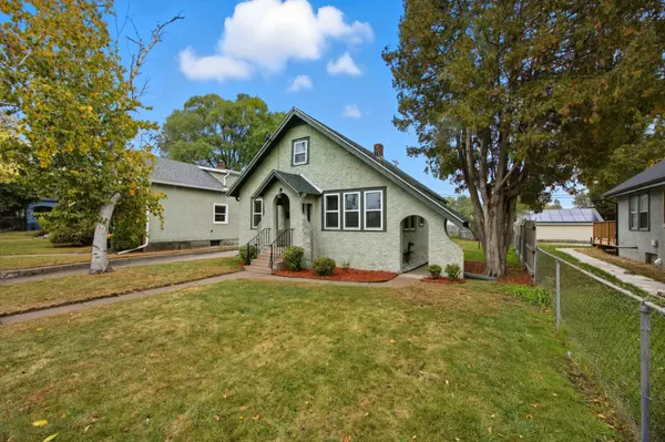 Saint Paul, MN 55104,999 Minnehaha AVE W