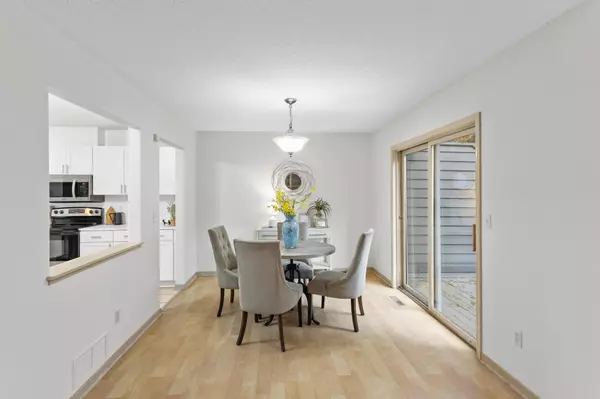 Minnetonka, MN 55305,2260 Sherwood CT