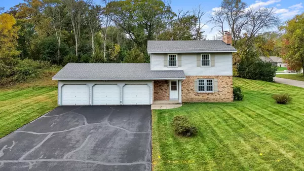 Minnetonka, MN 55305,2000 Runnymeade CT