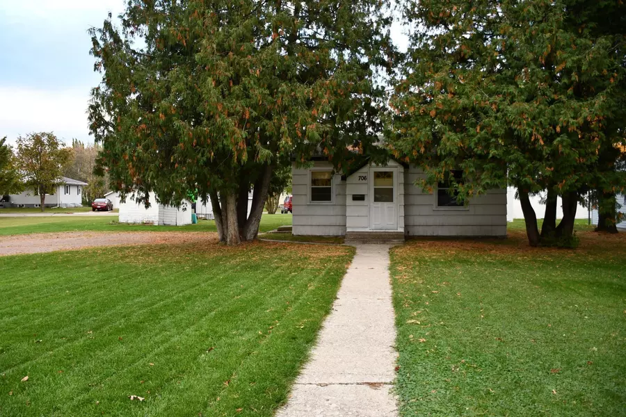 706 Dewey AVE N, Thief River Falls, MN 56701
