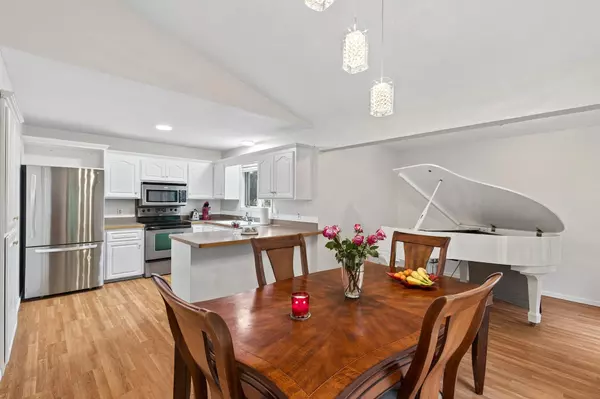 Eden Prairie, MN 55346,7182 Emerald LN