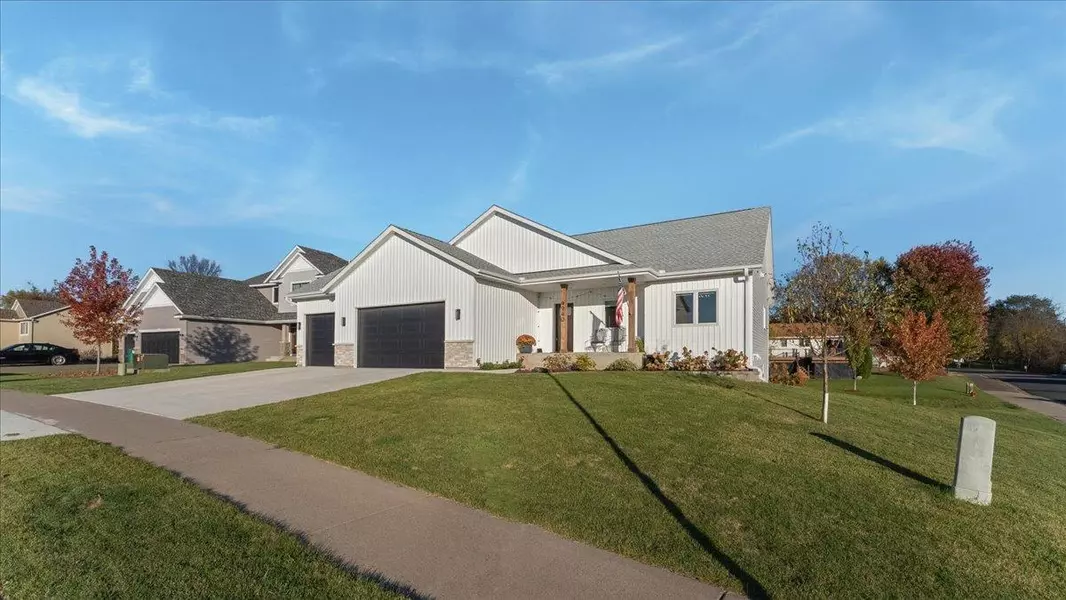 4940 River Oaks RD, Rockford, MN 55373