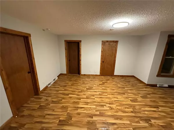 Hutchinson, MN 55350,524 Bluff ST NE