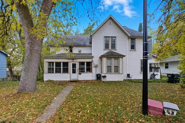 524 Bluff ST NE, Hutchinson, MN 55350