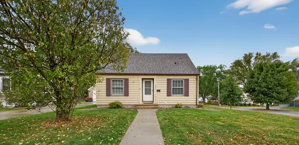 1004 8th AVE NW, Rochester, MN 55901