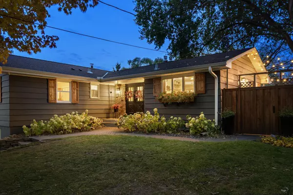 Minnetonka, MN 55391,15415 Holdridge RD E