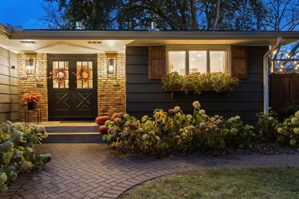 Minnetonka, MN 55391,15415 Holdridge RD E