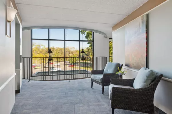 Minnetonka, MN 55305,10501 Cedar Lake RD #414