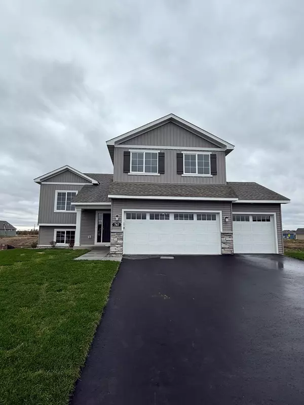 747 Blackbird CIR, Delano, MN 55328