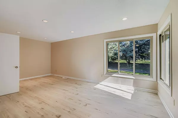 Woodbury, MN 55125,335 Elan CT