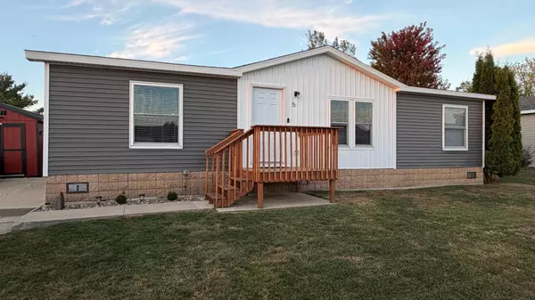 5 S Fork DR SE, Kasson, MN 55944