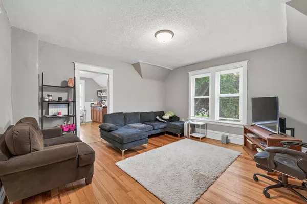 Saint Paul, MN 55106,895 Rose AVE E