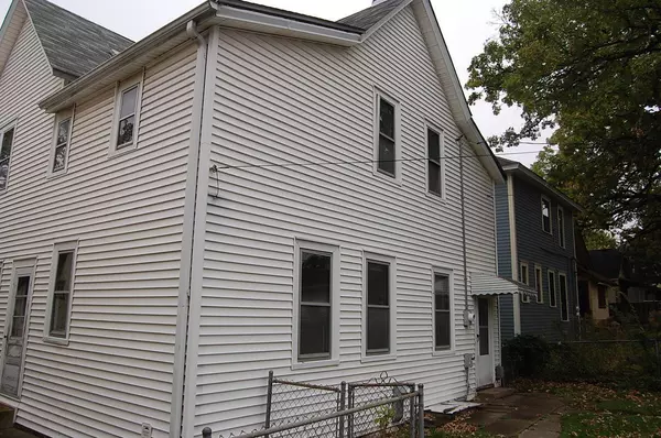 Saint Paul, MN 55104,715 Fry ST