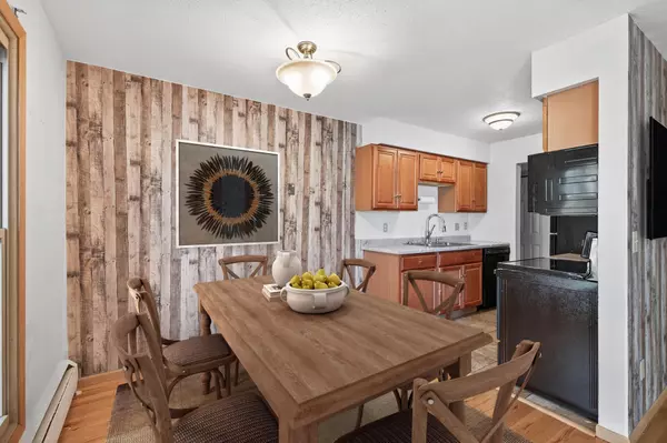 Hopkins, MN 55343,920 9th AVE S #5