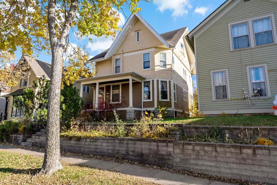 702 4th ST E, Saint Paul, MN 55106