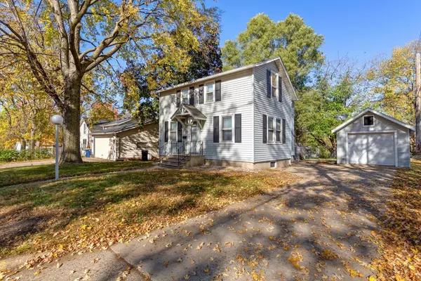 218 10th ST NW, Faribault, MN 55021