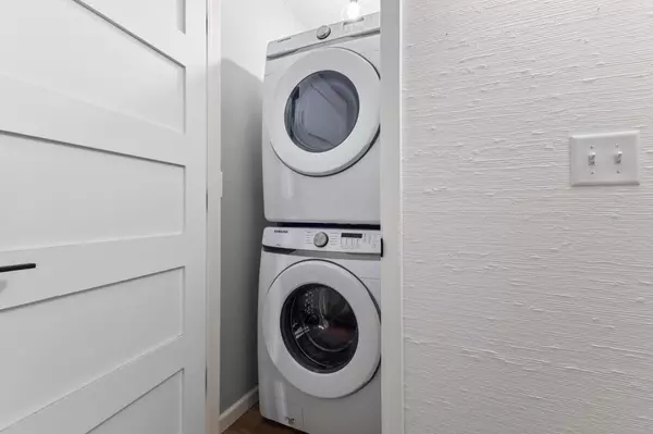 Edina, MN 55436,6075 Lincoln DR #110