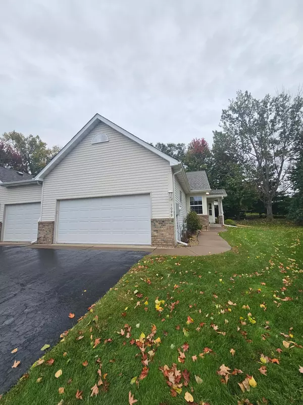 2099 Albemarle CT N, Roseville, MN 55113