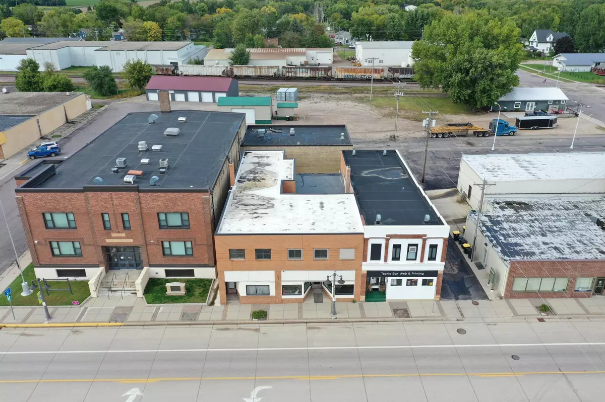 Olivia, MN 56277,906 W Lincoln AVE