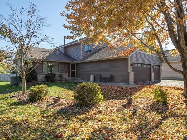 9106 Dunbar Knoll N, Brooklyn Park, MN 55443