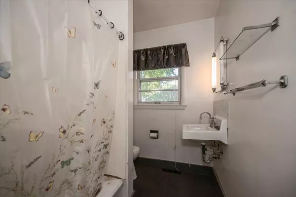 Duluth, MN 55804,4319 Tioga ST