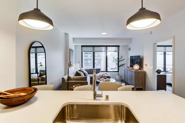 Minneapolis, MN 55401,270 Hennepin AVE #1219