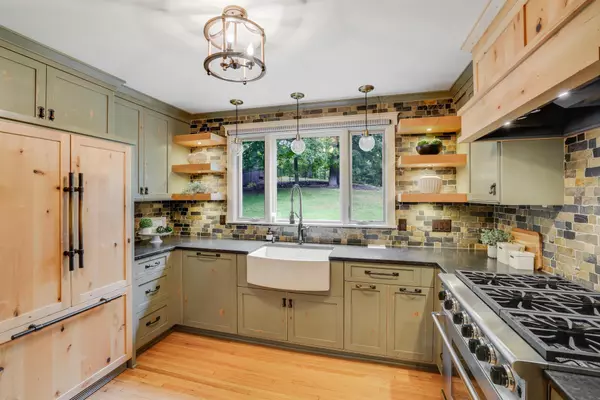 Minnetonka, MN 55345,14908 Glen Oak ST