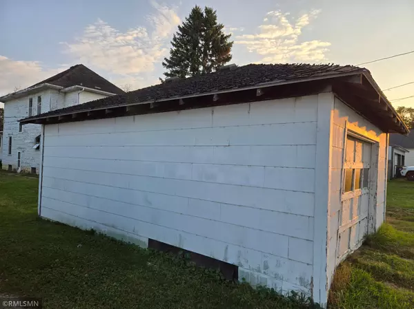Kenyon, MN 55946,615 1st ST