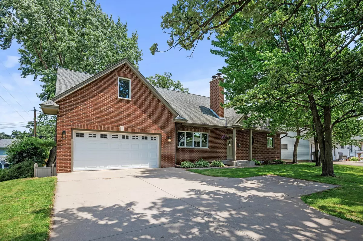 Edina, MN 55410,6301 France AVE S