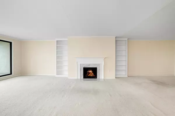 Lilydale, MN 55118,1101 Sibley Memorial HWY #303