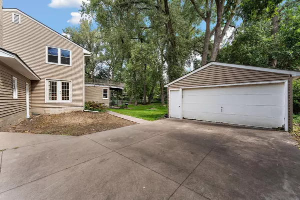 Golden Valley, MN 55422,5300 33rd AVE N