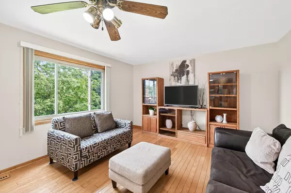 Eagan, MN 55123,4156 Hilltop LN