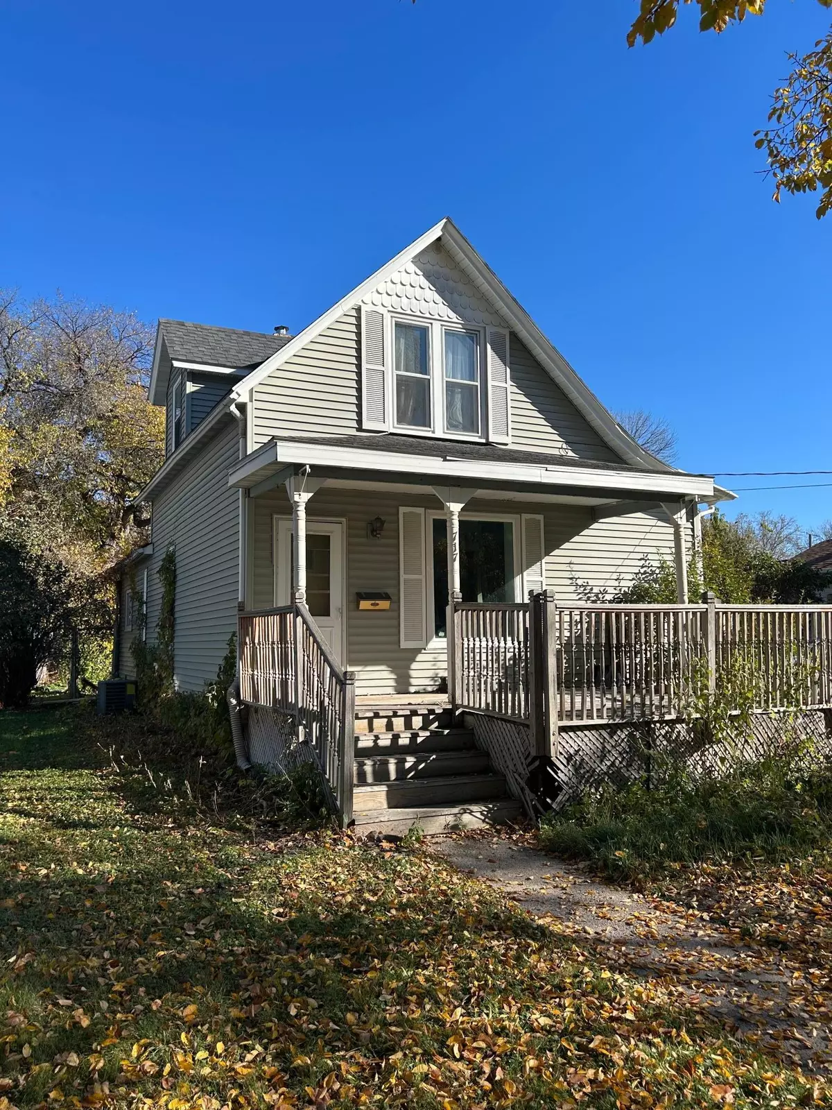 Fargo, ND 58102,717 9th ST N