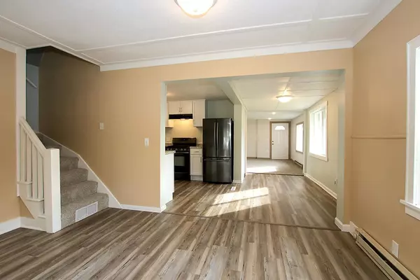 Hutchinson, MN 55350,533 Huron ST SE