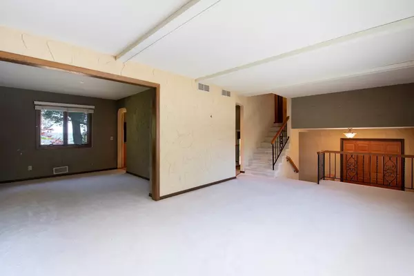 North Mankato, MN 56003,1810 Mary LN