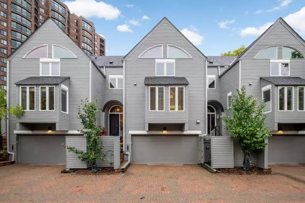 32 Greenway Gables,  Minneapolis,  MN 55403