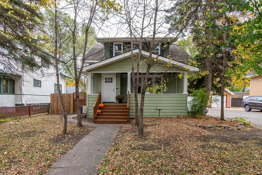 910 University DR S, Fargo, ND 58103