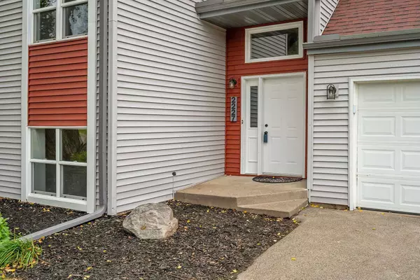 Saint Paul, MN 55119,2227 Vivian LN