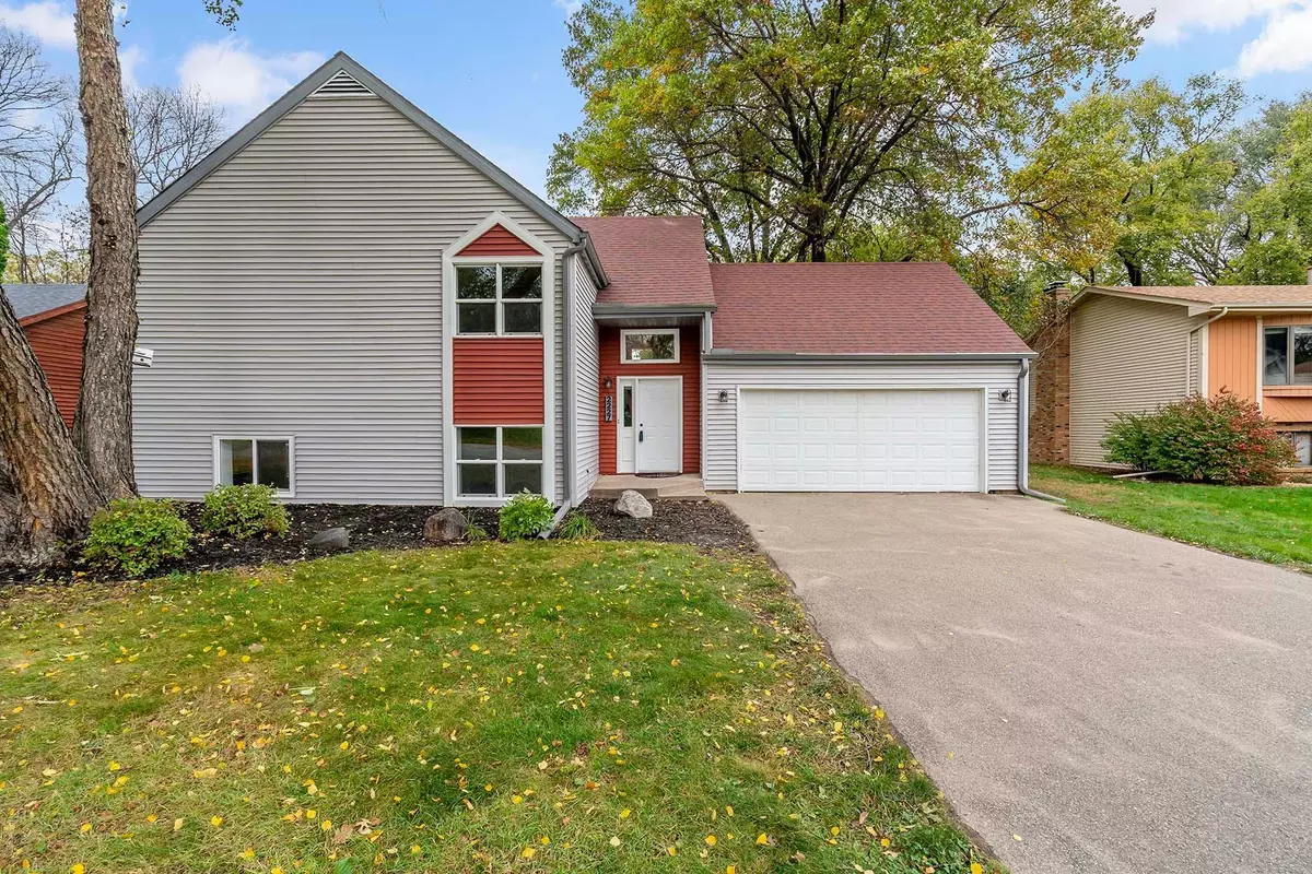 Saint Paul, MN 55119,2227 Vivian LN
