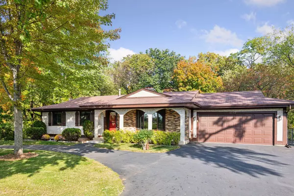 15820 Corral LN, Eden Prairie, MN 55347