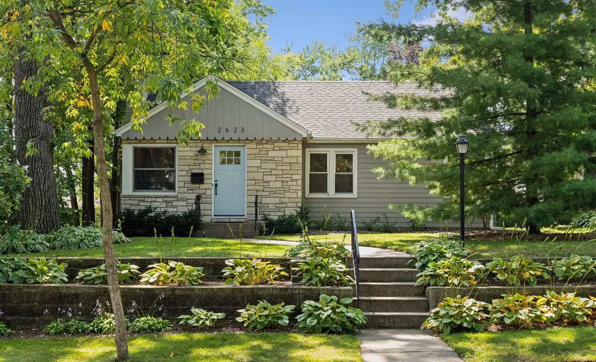 Minneapolis, MN 55410,2623 Robbins ST