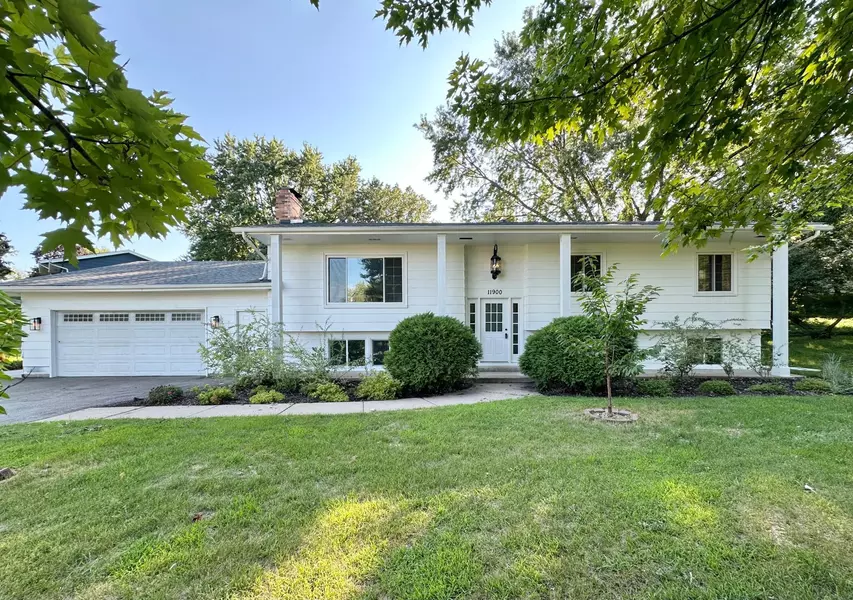 11900 Highland View CIR, Burnsville, MN 55337