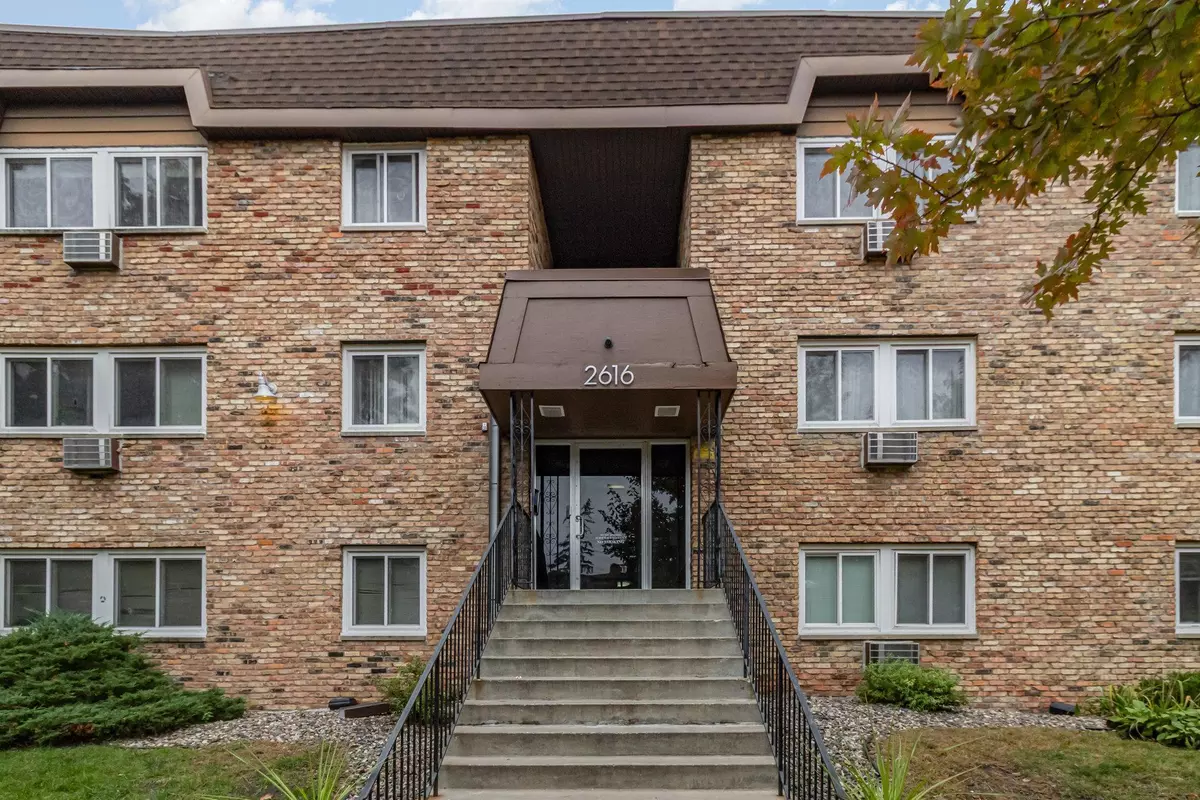 Minneapolis, MN 55408,2616 Harriet AVE #303